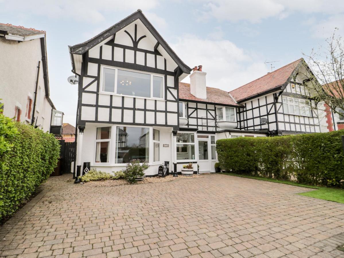 Glendalough Villa Colwyn Bay Exterior photo